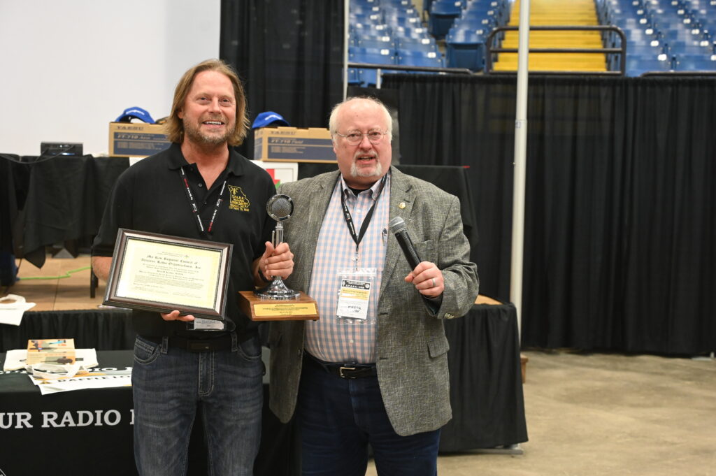 Two participants displaying award at conference