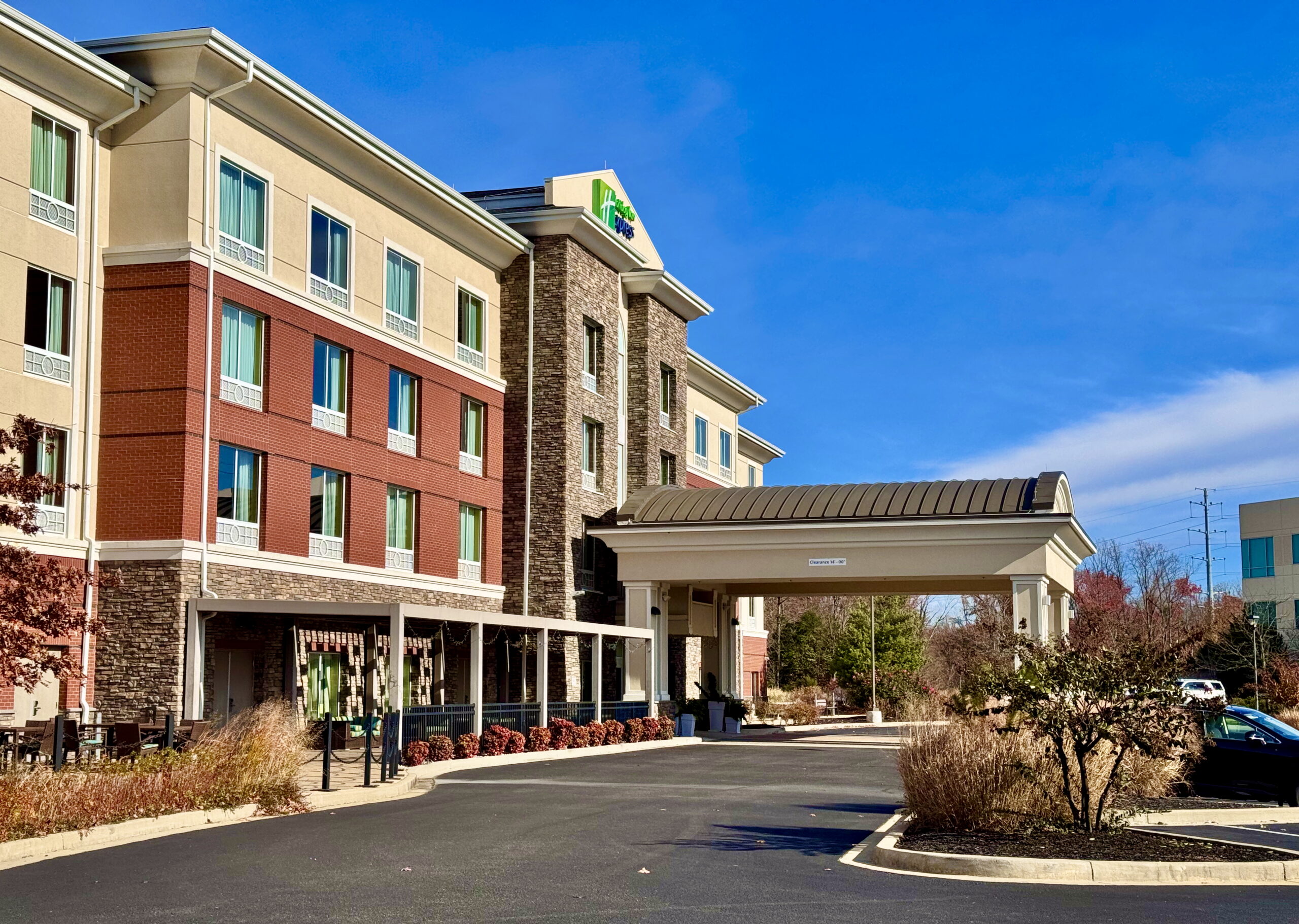 Front of a Holiday Inn Express